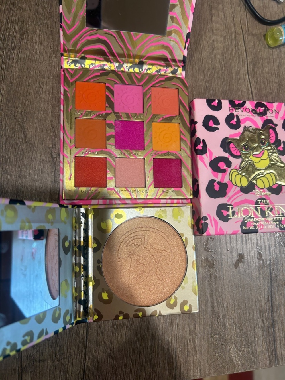 Revolution The Lion King Eyeshadow & Highlighter Set - Pink & Gold